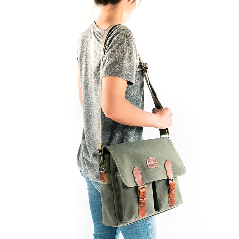 Field canvas messenger online bag